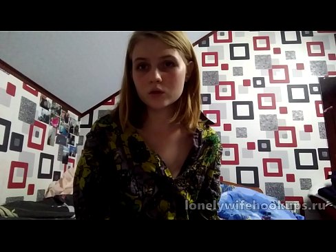 ❤️ Young blonde oileanach às an Ruis likes mòr dicks. Porno  leinn  ﹏